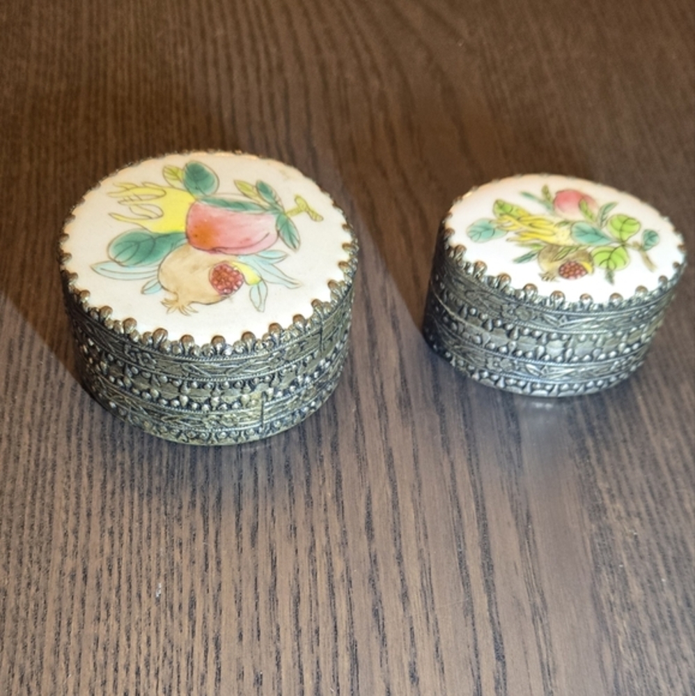Rare Vintage, Authentic 1940s Repousee Compact Ring Trinket Boxes